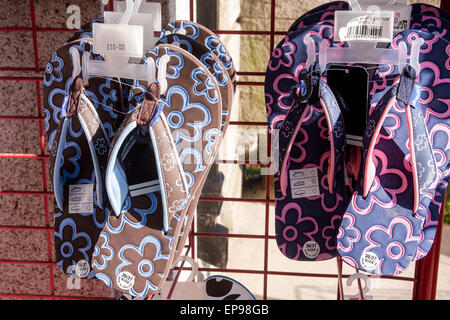 shops selling fitflops in high street