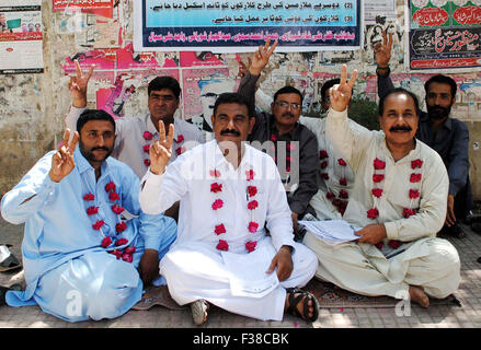 Members Of All Pakistan Clerk Association Apca Chant Slogans For