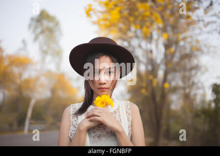 http://l450v.alamy.com/450v/fgnbfp/asian-pretty-girl-surrounded-by-the-yellow-flowers-in-summer-fgnbfp.jpg