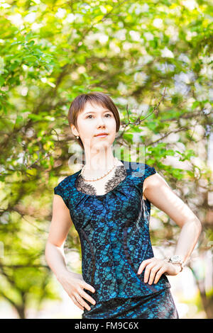 http://l450v.alamy.com/450v/fm9c6x/beautiful-young-asian-woman-in-flowering-spring-garden-fm9c6x.jpg
