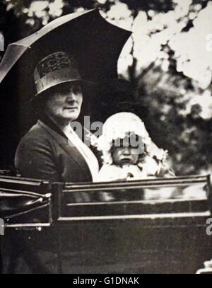 QUEEN ELIZABETH II and the Queen mother in 1968 Stock Photo, Royalty