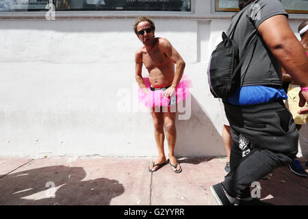 Daily gay pics and vids Toronto shemale palace