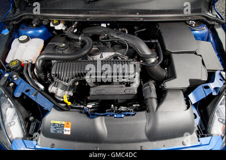 Under the bonnet the engine of a Ford Focus 1.6 TDCi diesel Stock Photo