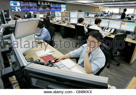 Foreign currency dealer