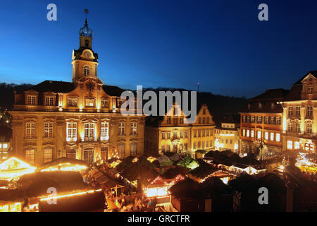 Christmas Market With Town House In Coburg, Bavaria, Germany Stock 