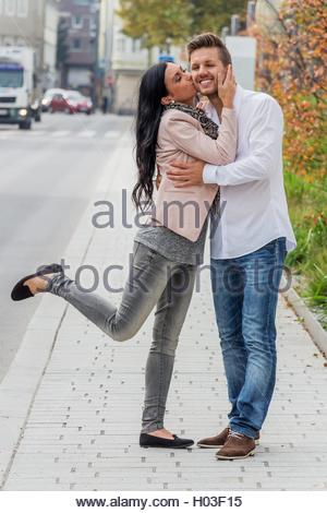 Mann flirten verliebt