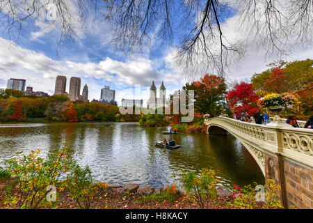 Bow Bridge In Autumn Central Park New York City Stock Photo Alamy