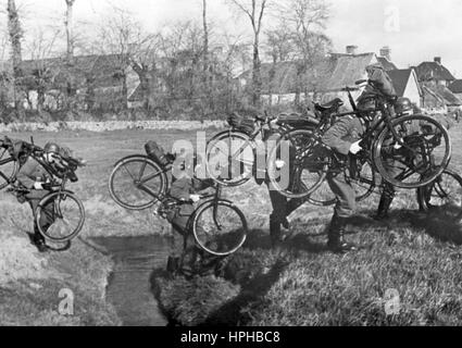the-nazi-propaganda-image-shows-members-of-a-german-wehrmacht-bicycle-hphbc8.jpg
