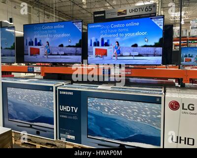 TV sale in Costco Stock Photo, Royalty Free Image: 136075765 - Alamy