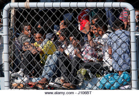 http://l450v.alamy.com/450v/j106bt/migrants-wait-to-disembark-from-german-vessel-fgs-rhein-in-the-sicilian-j106bt.jpg