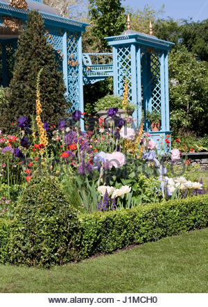 Garden Designers garden designers in massachusetts Rhs Chelsea The Victorian Aviary Garden Designers Philipa Pearson And Jonathan Denby Rhs Chelsea Stock Photo Garden Designers small garden designer london Rhs Chelsea The Victorian Aviary Garden Designers Philipa Pearson And Jonathan Denby Rhs Chelsea Stock Photo