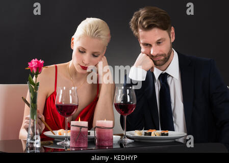 http://l450v.alamy.com/450v/kedhyp/portrait-of-a-sad-couple-having-dinner-at-a-restaurant-with-black-kedhyp.jpg