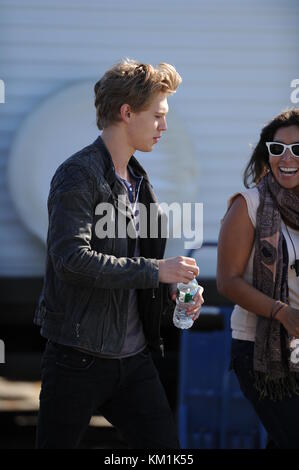 Austin Butler On Set Of The Carrie Diaries New Prequel Series To Sex