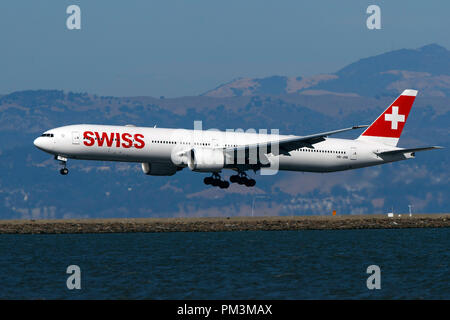 Boeing De Er Hb Jnc Operated By Swiss On Approach To San