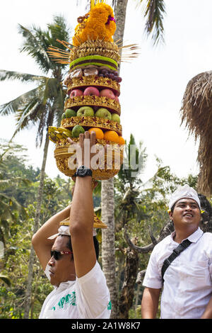 Hinduistisch balinesische Menschen während des Galungan Hindu