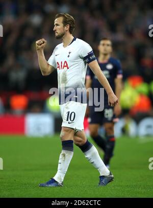 Tottenham Hotspur S Harry Kane Feiert Den Sieg Nach Dem Spiel Der