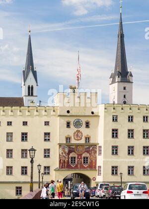 Rote Brücke über den Inn und das Stadttor Brucktor