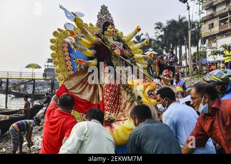 Anh Nger Tragen Eine Ton Idol Der Elefantenk Pfige Hindugott Ganesha