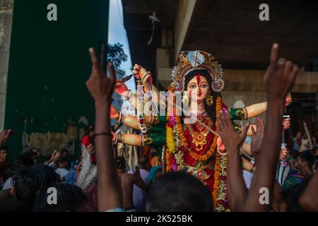 Dhaka Bangladesch Oktober Hinduistische Anh Nger Tauchen Am