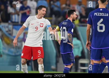 Von Rechts Lionel Messi Arg Und Robert Lewandowski Pol Game