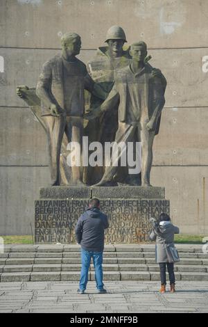 Plastikgruppe Befreiung Von Rene Graetz Nationaldenkmal Der Ddr Von