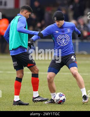 Tom Lockyer Rechts Von Luton Town Feiert Den Sieg Nach Dem Spiel Der