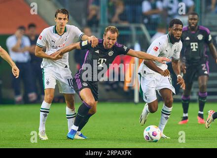 Harry Kane FCB 9 kämpfen um den Ball Tackle Duell Header zweikampf