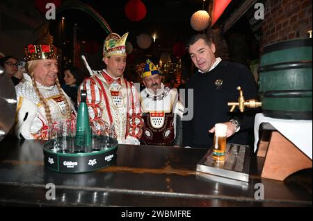 Geert Dilien Leiter Des Gilden Im Zims R Erkl Rt Dem K Lner Karneval