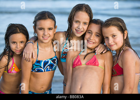 Mädchen im Bikini am Strand von Pinamar Argentinien Stockfotografie