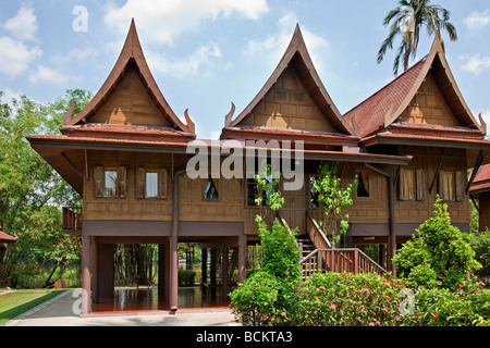 Thailand Eine typische Thai Stil Holzhaus als ein Gästehaus im Rose