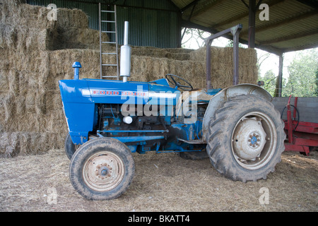 Oldtimer Traktor Ford Stockfotografie Alamy