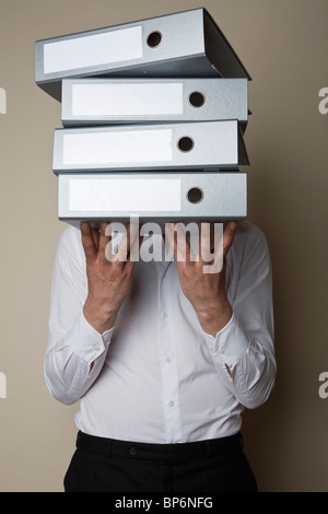 Man Holding Stack Von Ordnern Haufen Sie Mit Alten Dokumenten Und