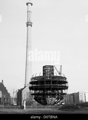 Berlin Ddr Den Bau Des Berliner Fernsehturms Stockfotografie Alamy