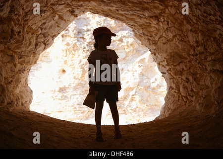 Kinder in einer Höhle Stockfoto Bild 49144509 Alamy