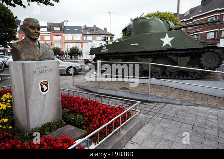 McAuliffe Bastogne Belgien Sherman Panzer mit Büste von uns General