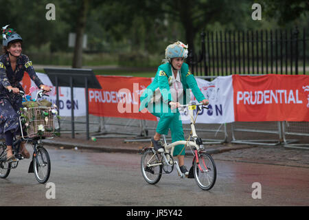 World Naked Bike Ride London Juni Nackte Radfahrer Warten Zu