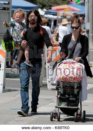 Dave Grohl Mit Frau Und Töchtern. Foo Fighters Dave Grohl Ist Mit ...