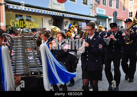 Deutschland Bayern Garmisch Partenkirchen Feuer Festival Uniform