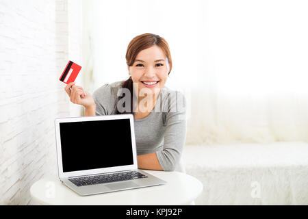 · Banks in Singapore are aware of how important online shopping has become, and in a bid to win over new customers, they are offering credit cards Author: Grace Cheng.