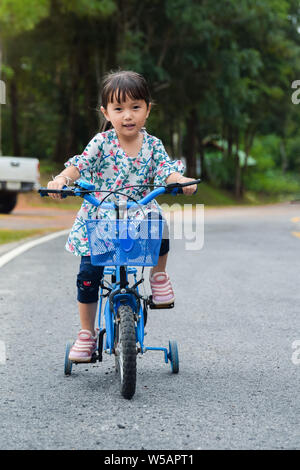 Nackte Weibliche Radfahrer World Naked Bike Ride London England Stockfotografie Alamy