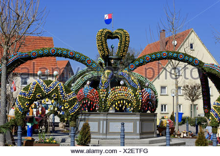 Ostern Brunnen Brunnen Dekoriert Mit Ostereiern Osterbrunnen