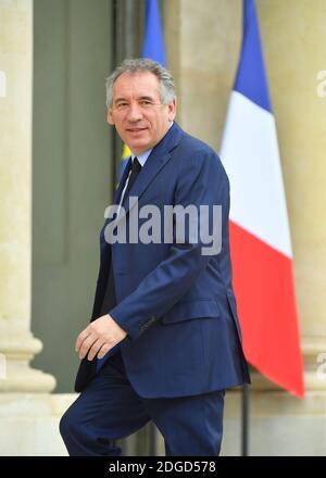 El nuevo ministro de Justicia francés Francois Bayrou llega para la