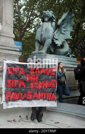 Activistas Del Movimiento Antifa Demuestran El Lugar Saint Michel En