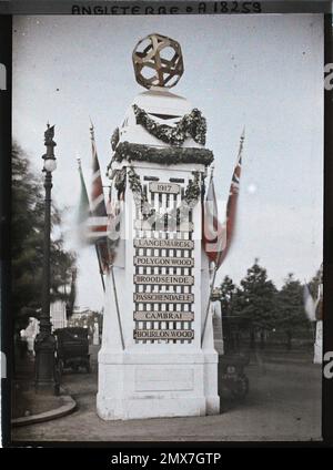 Londres Inglaterra Uno De Los Monumentos Dedicados A Las Victorias