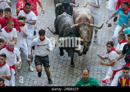 Pamplona Espa A De Julio De Juerguistas Corren Durante La