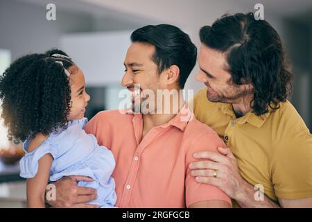 Padre Ni A Y Abrazo Gay En Casa Para Sonre R Pensar O Juntos Para La