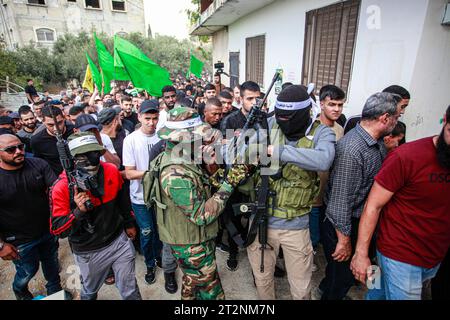 Hombres armados del Movimiento de Resistencia Islámica Hamás y otras