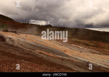 El Campo Geot Rmico De Geysir Es Una Colecci N De Aguas Termales Una