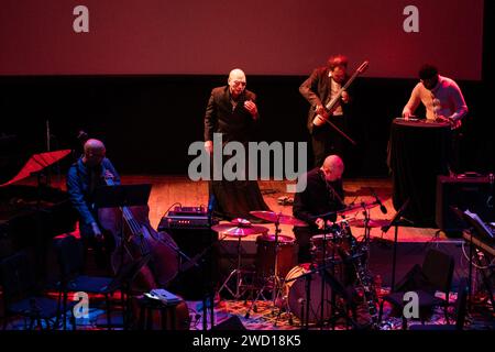 El Bailar N Michael Sakamoto Y El Dj Spooky Actuar N Con Sakamoto