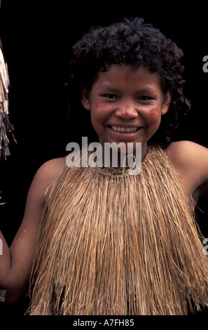 Perú la región del Río Napo tribu Yagua familia en la selva peruana Fotografía de stock Alamy